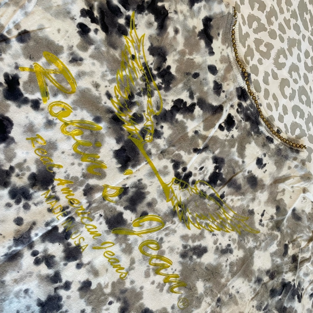 Men’s authentic Robin jean shirt.